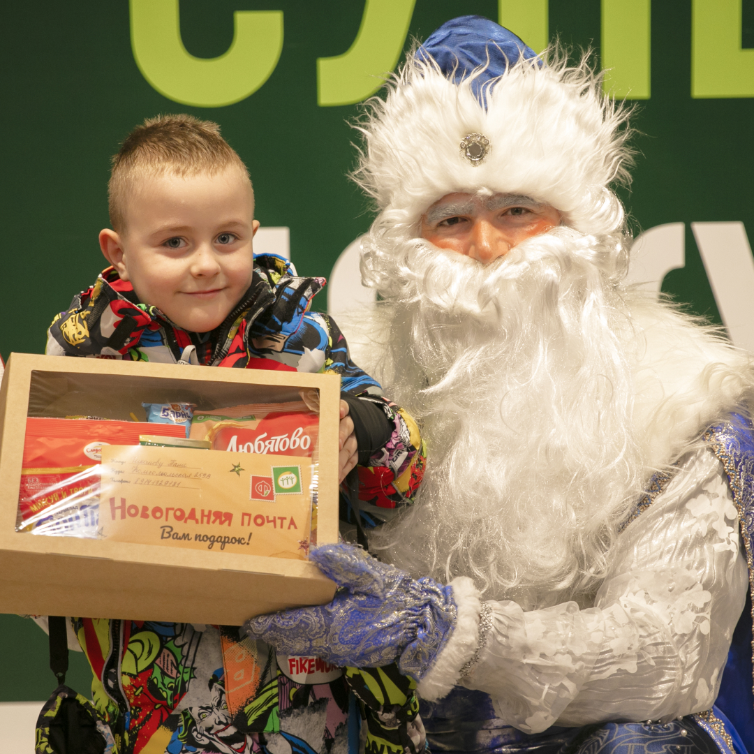 «Столичный» Дед Мороз вручил 250 подарков участникам «Новогодней почты» 